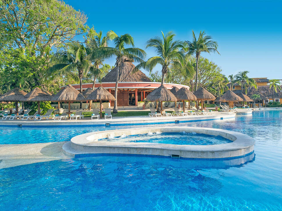 Ein Foto vom Pool im Iberostar Tucan