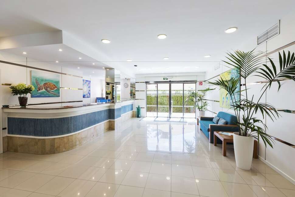 Een foto van het interieur van Don Miguel Playa Hotel