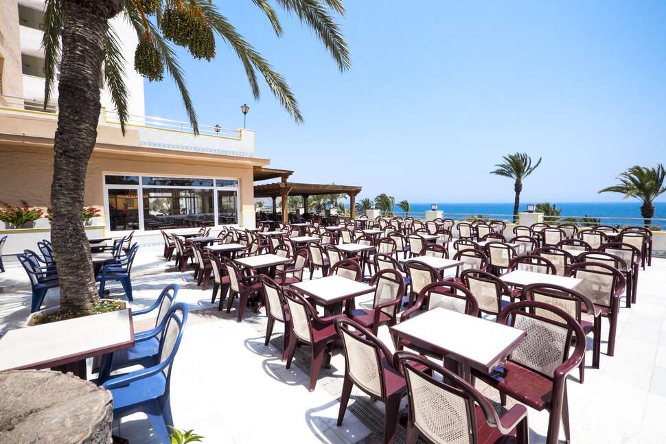 Ein Foto von der Terrasse im Playadulce Hotel