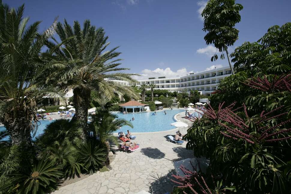 Een foto van het zwembad bij Avanti Hotel