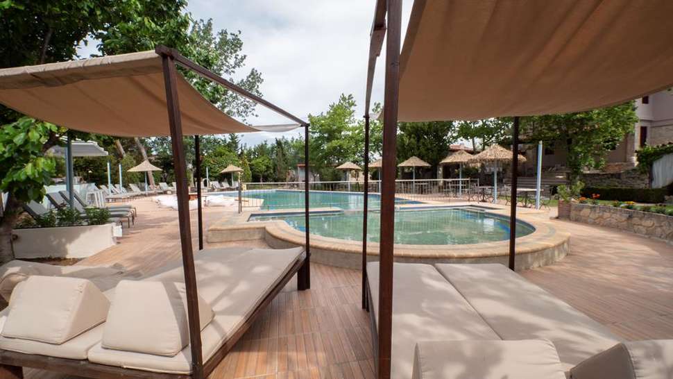 Ein Foto vom Pool im Petrino Eco Village