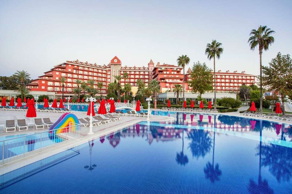 Een foto van het zwembad bij IC Hotels Santai Family Resort