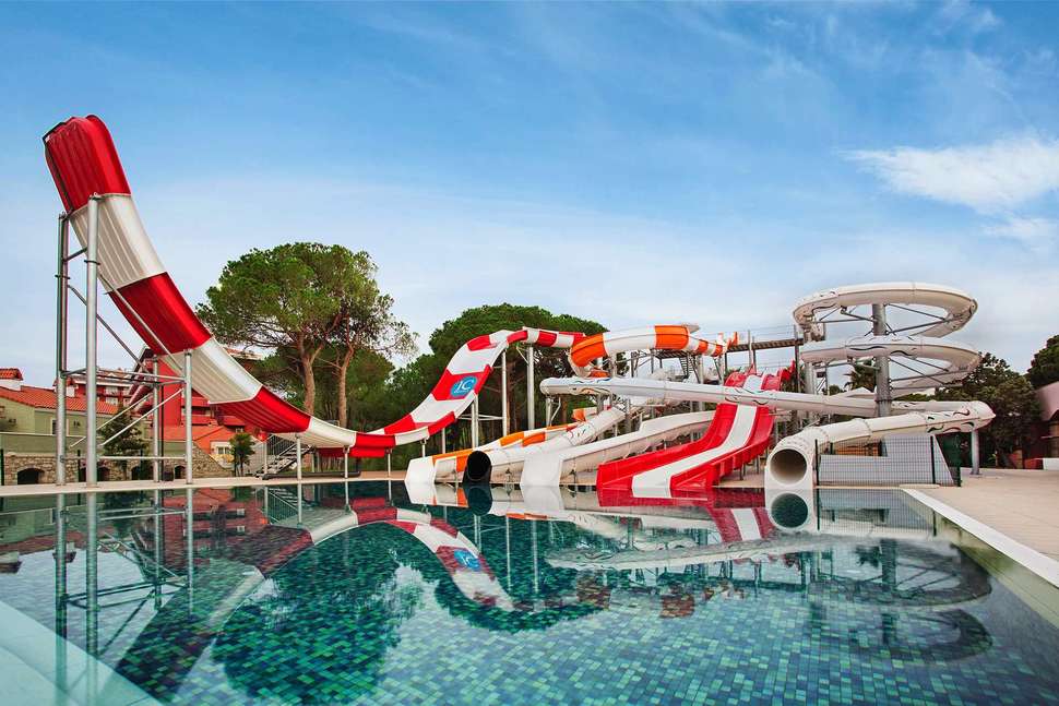 Een foto van het zwembad bij IC Hotels Santai Family Resort