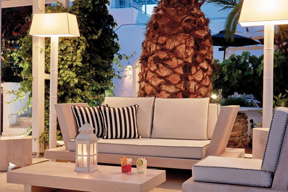 Een foto van het terras bij Mr & Mrs White Corfu