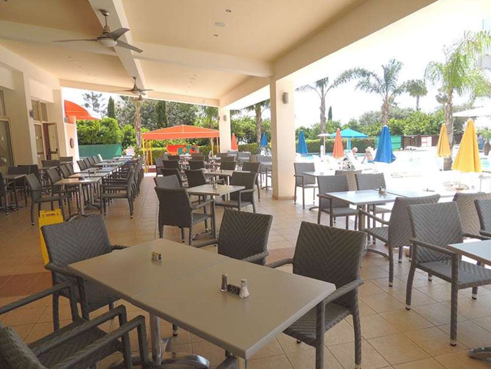 Een foto van het terras bij Anesis Hotel