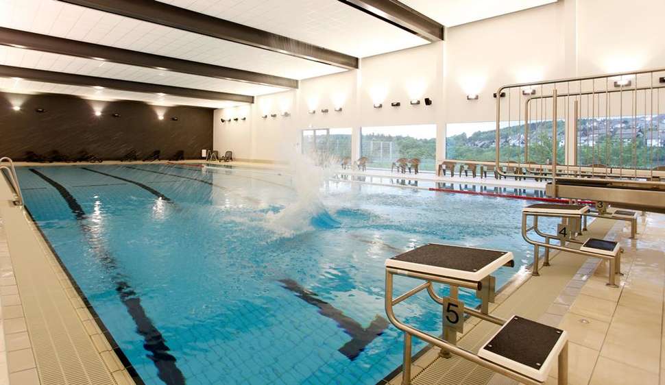 Ein Foto vom Pool im Oversum Vital Resort Winterberg