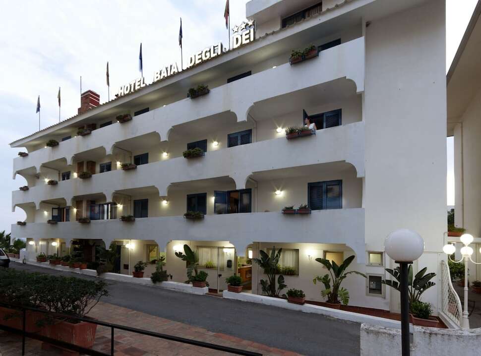 Ein Foto von der Außenansicht des Hotel Baia degli Dei