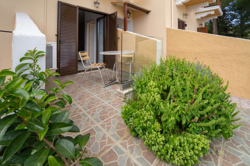 Ein Foto Karavados Beach Hotel