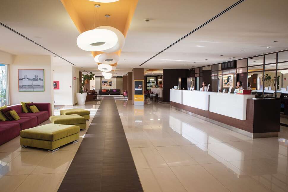 Een foto van het interieur van GH Avalon Sikani Resort
