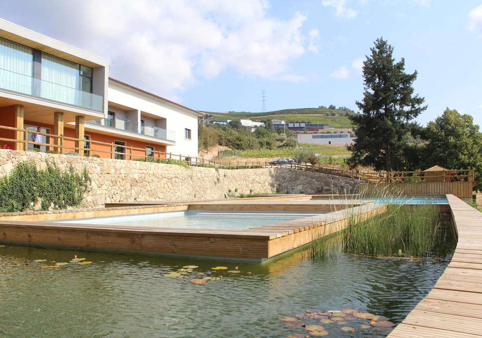 Ein Foto von der Außenansicht des Douro Cister Hotel