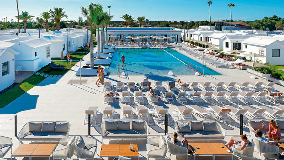 Een foto van het zwembad bij Club Maspalomas Suites & Spa