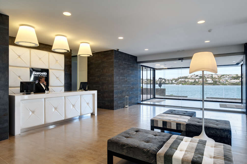 Een foto van het interieur van Barcelo Hamilton Menorca