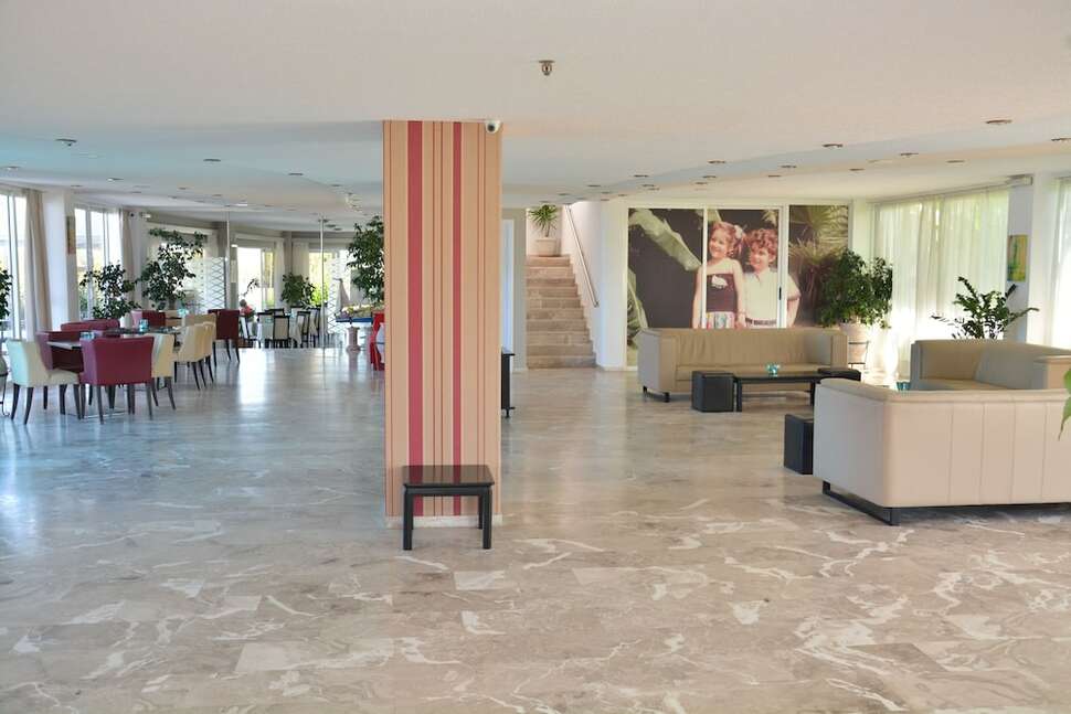 Ein Foto vom Innenbereich im Costa Angela Seaside Resort