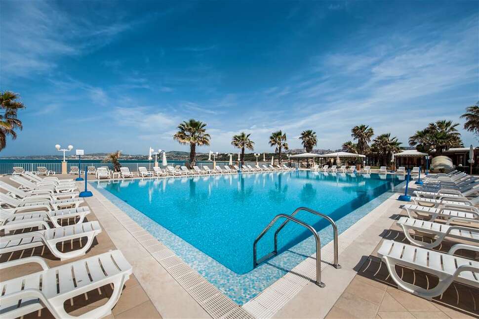 Een foto van een overzicht van Dioscuri Bay Palace