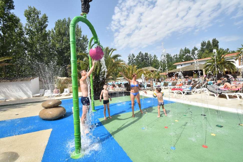 Een foto van het zwembad bij Camping Blue Bayou