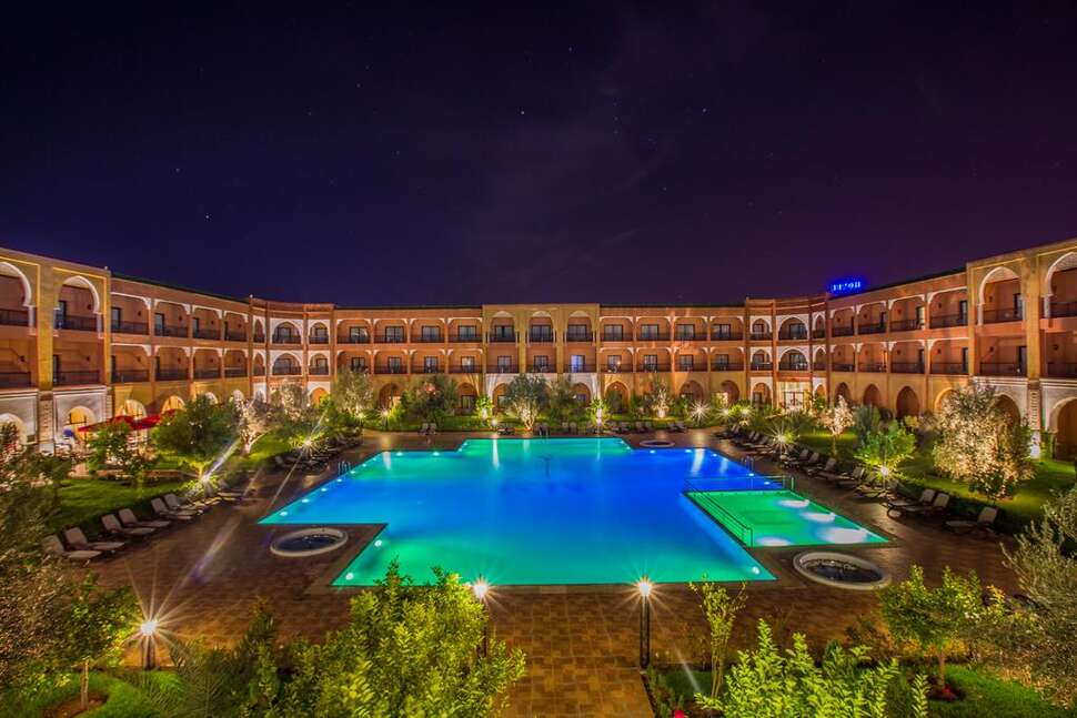 Een foto van het zwembad bij DWO Marrakech Ennakhil