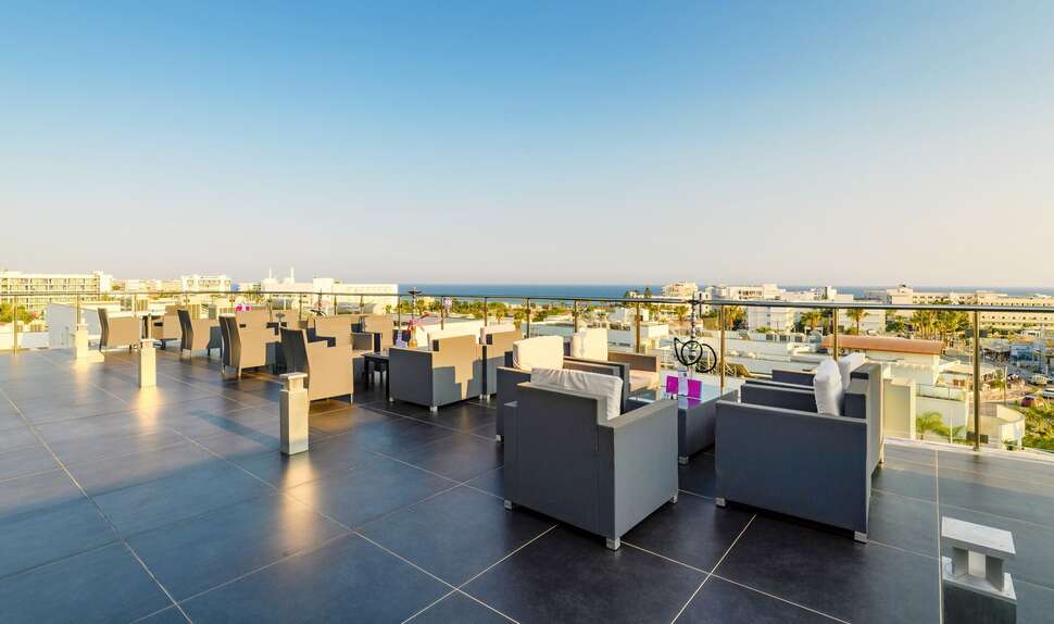 Een foto van het terras bij Tasia Maris Oasis