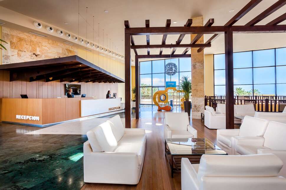 Een foto van het interieur van Occidental Jandia Mar
