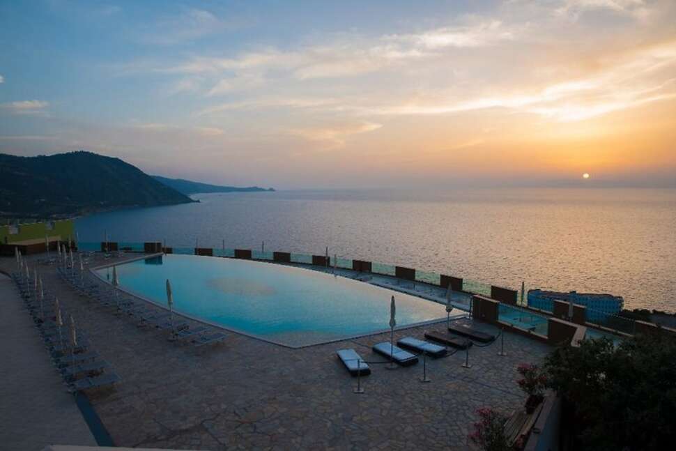 Een foto van het zwembad bij GH Avalon Sikani Resort