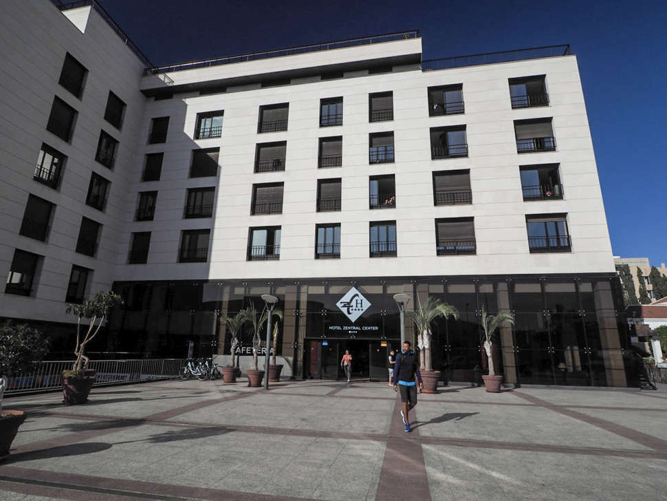 Ein Foto von der Außenansicht des Hotel Zentral Center
