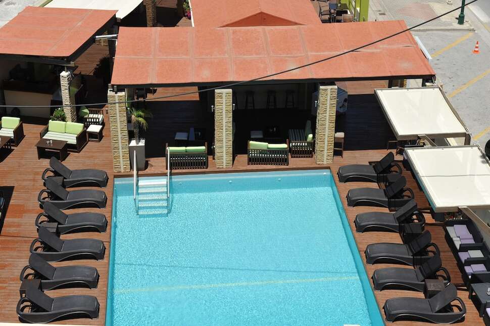 Ein Foto vom Pool im Heleni Beach Hotel