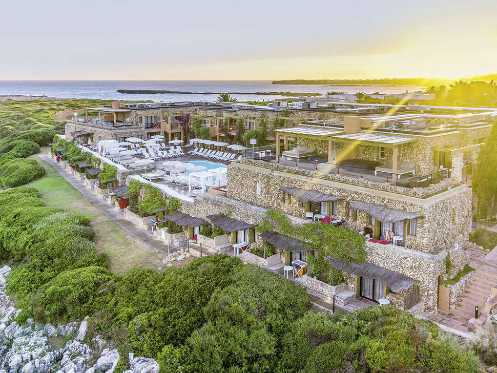 Een foto van de buitenkant van Pierre & Vacances Premium Menorca Binibeca