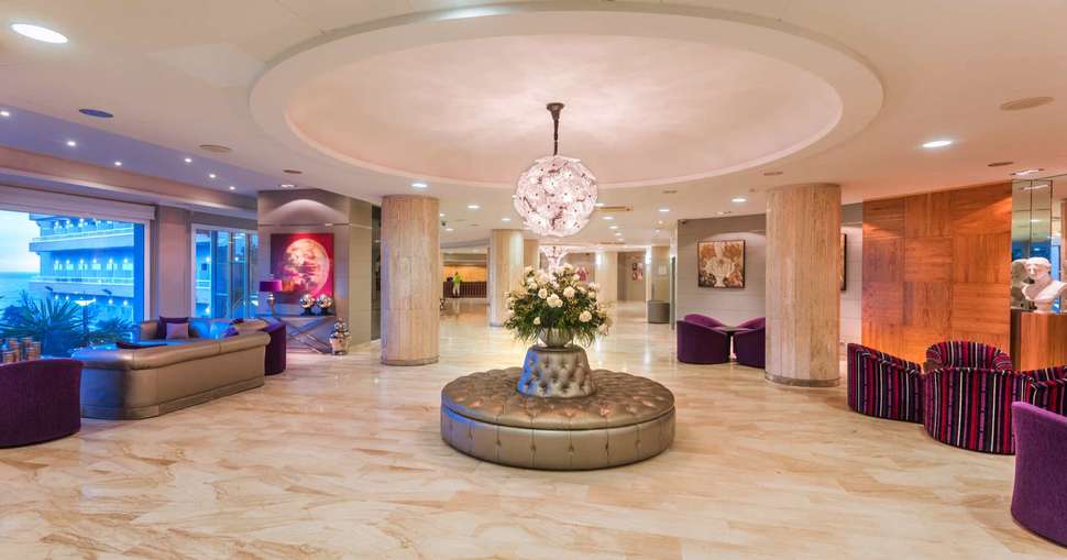 Een foto van het interieur van Hotel Cala Font