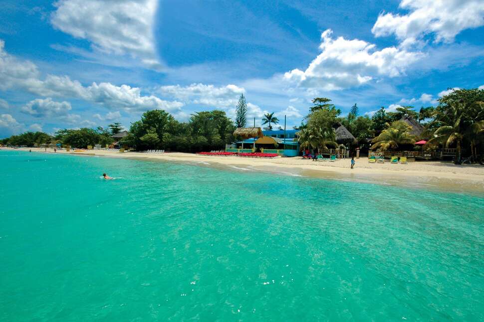 Een foto van een overzicht van Legends Beach Resort