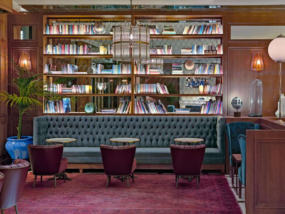 Een foto van het interieur van H10 Villa de la Reina