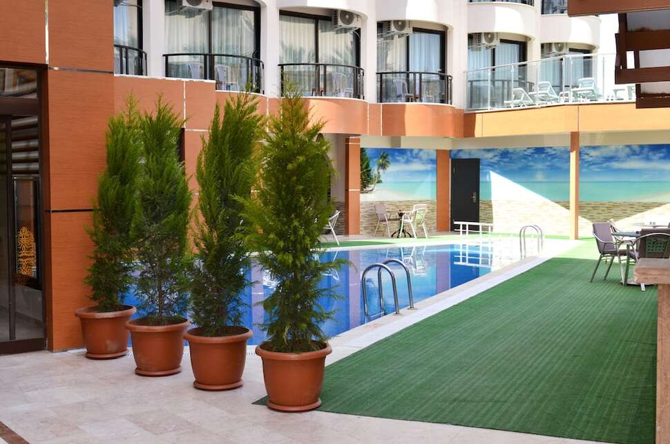 Ein Foto vom Pool im Hotel By Karaaslan Inn