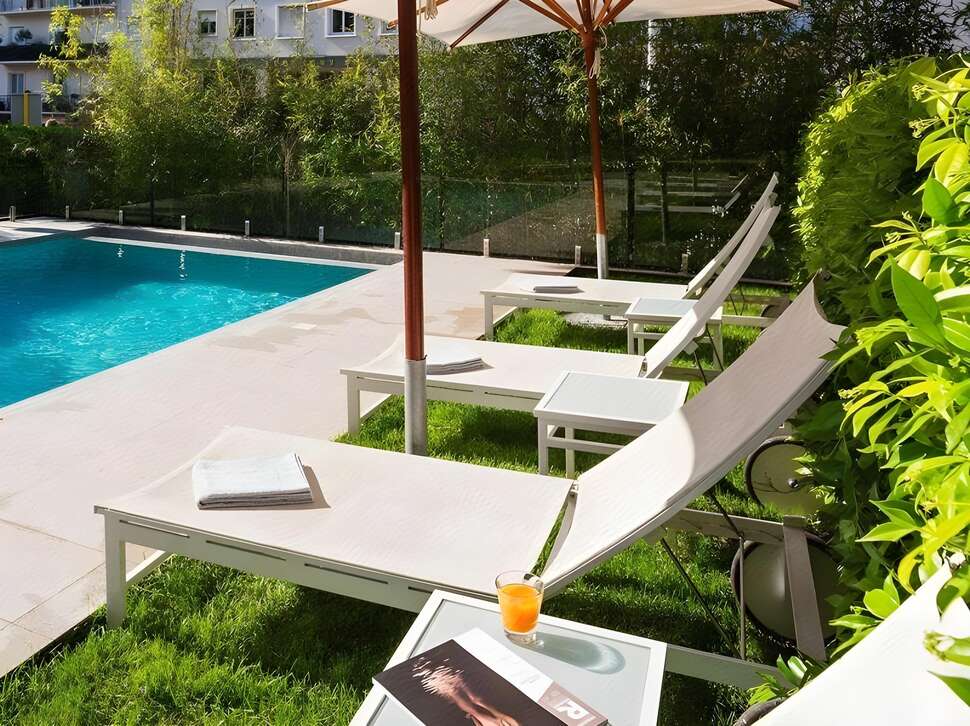 Ein Foto vom Pool im Hotel Le Canberra