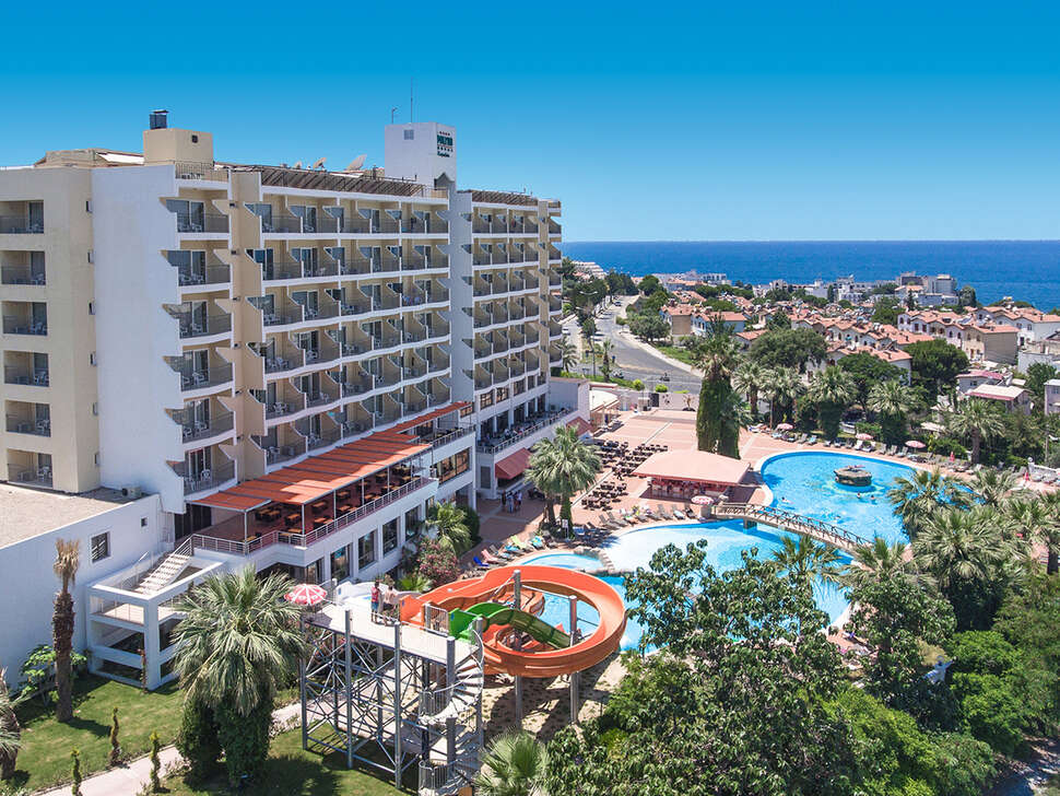 Een foto van het zwembad bij Palmin Hotel