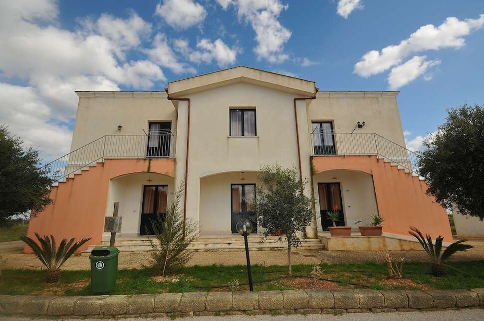 Een foto van de buitenkant van Hotel Baglio Basile