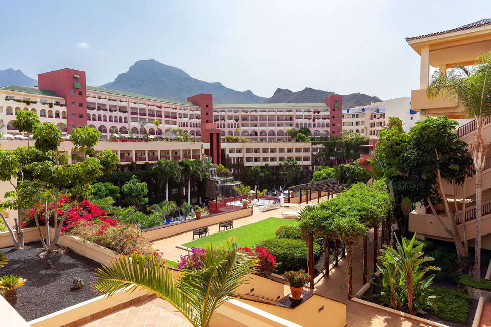 Een foto van het zwembad bij Hotel Best Jacaranda