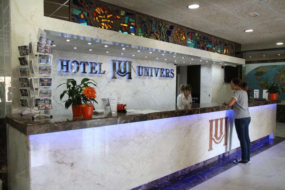 Een foto van het interieur van Hotel Univers