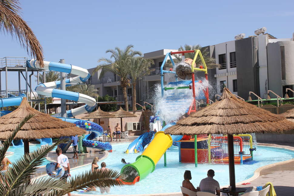 Een foto van het zwembad bij Seagull Beach Resort