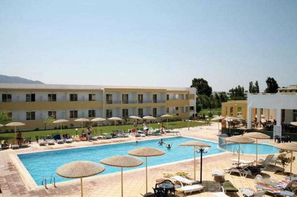 Een foto van het zwembad bij Aegean Bay Hotel