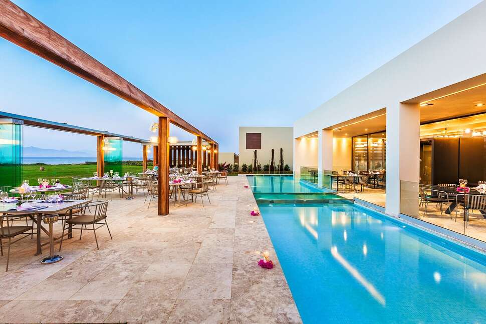 Een foto van het zwembad bij Hotel Astir Odysseus