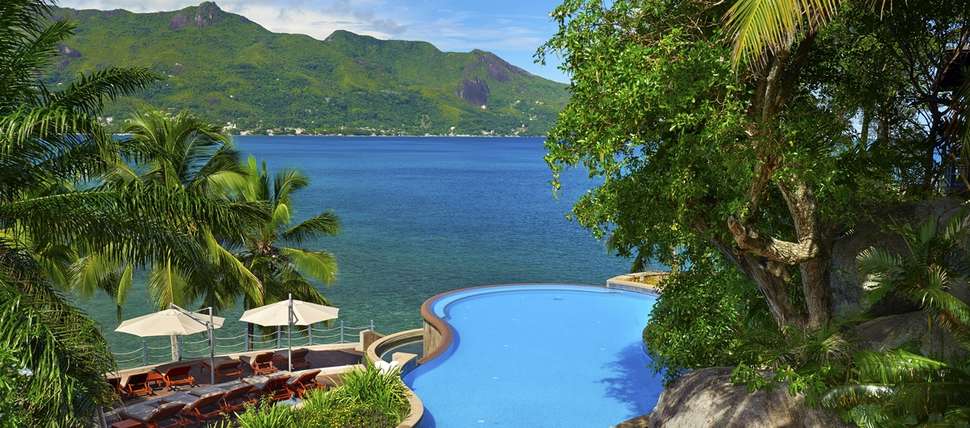 Een foto van het zwembad bij Hilton Seychelles Northolme Resort & Spa