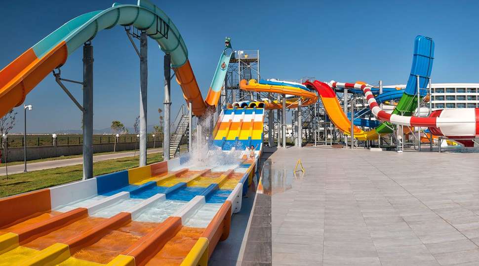 Een foto van het zwembad bij Aquasis De Luxe Resort & Spa
