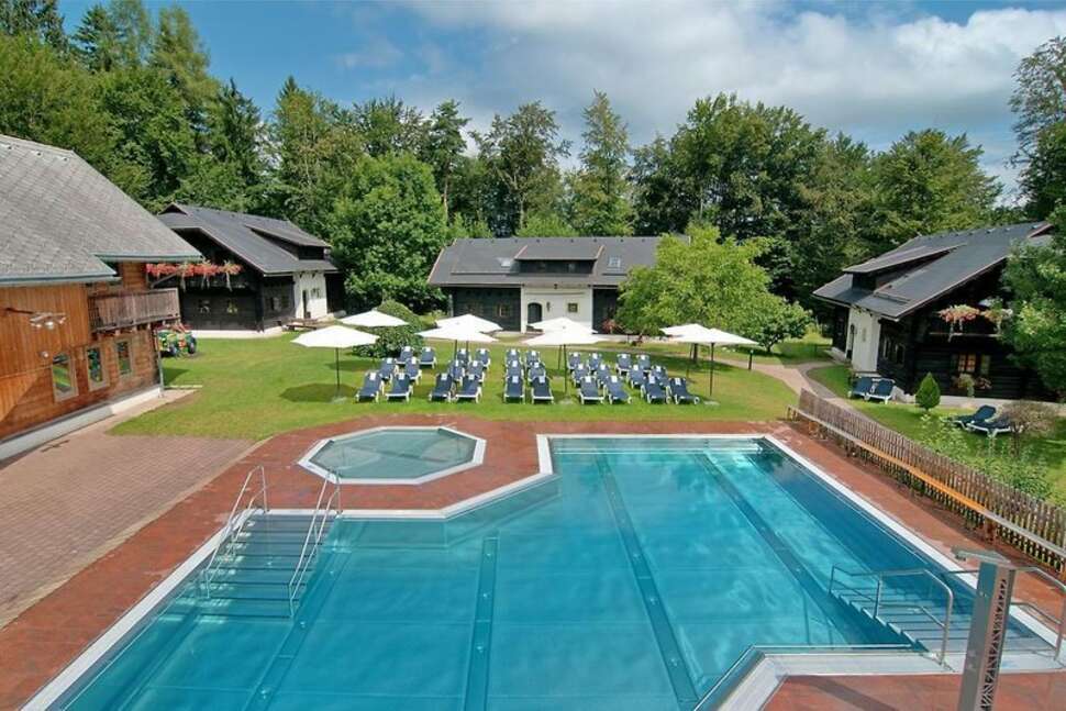 Een foto van het zwembad bij Vakantiepark Naturelhotel Schönleitn