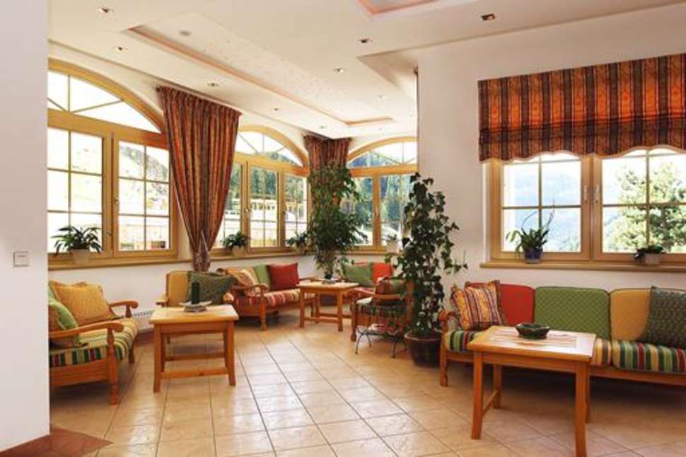 Een foto van het interieur van Familienhotel Berghof