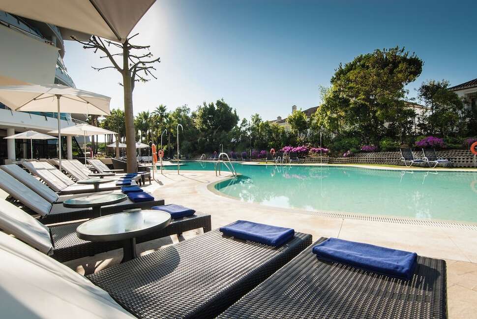 Een foto van het zwembad bij Senator Banus Spa Hotel