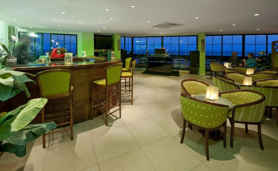 Een foto van de faciliteiten bij Royal Orchid Hotel