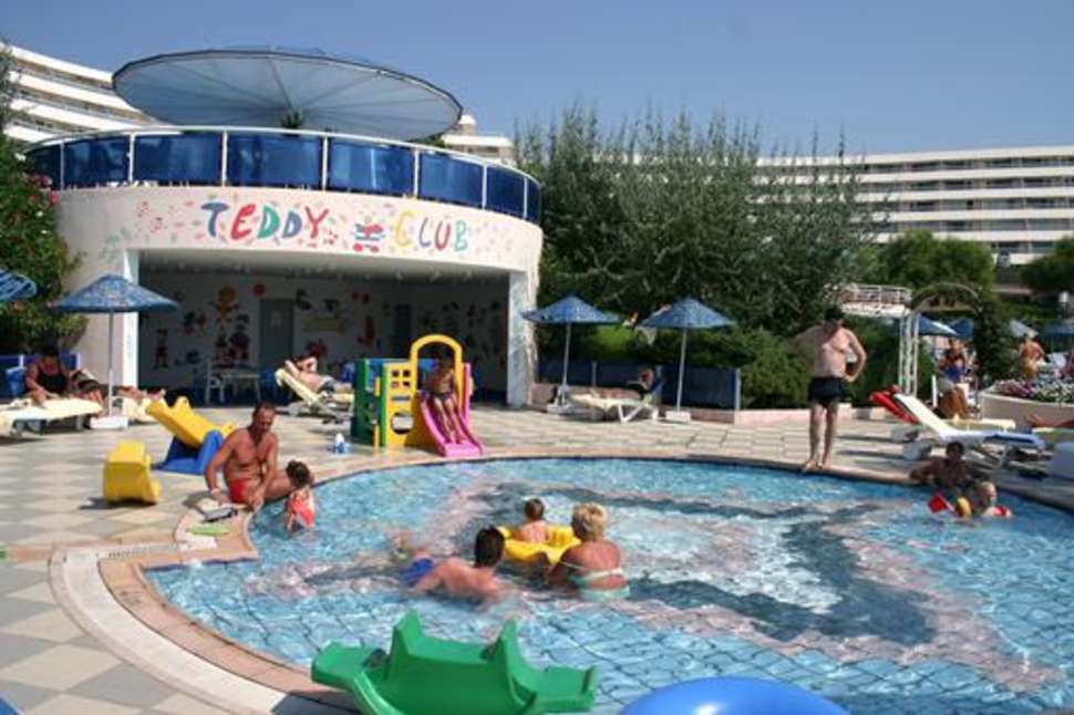 Ein Foto vom Pool im The Grand Blue Sky International