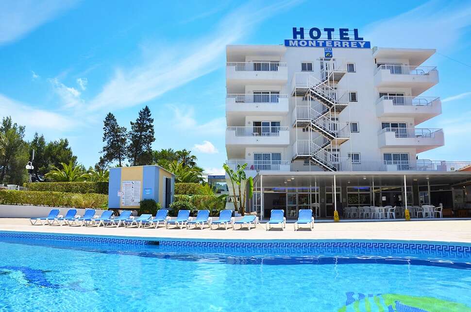 Een foto van het zwembad bij Aparthotel Vibra Monterrey