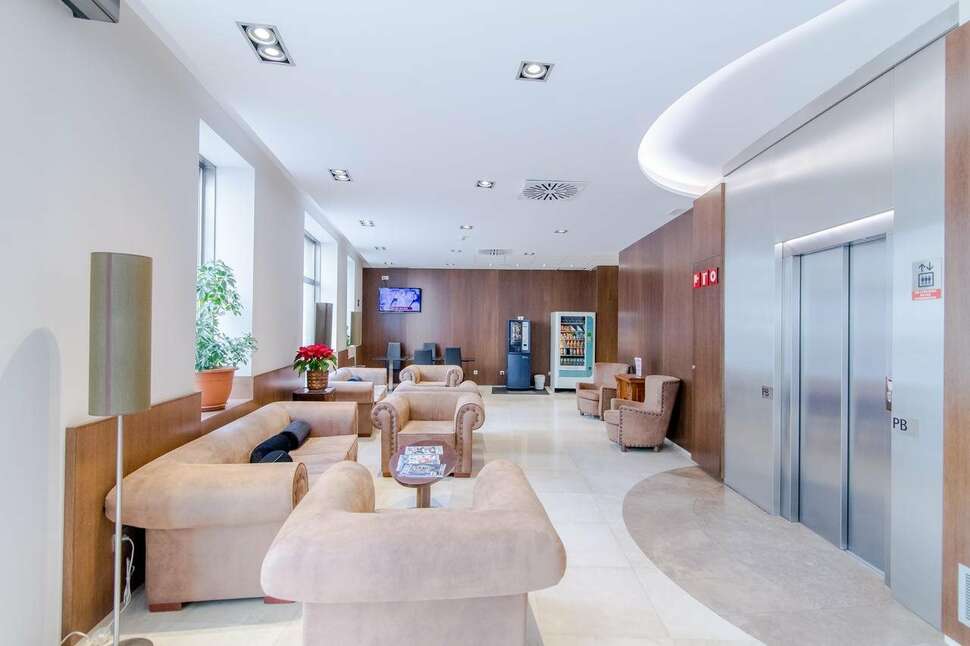 Een foto van het interieur van Hotel Santa Marta Barcelona