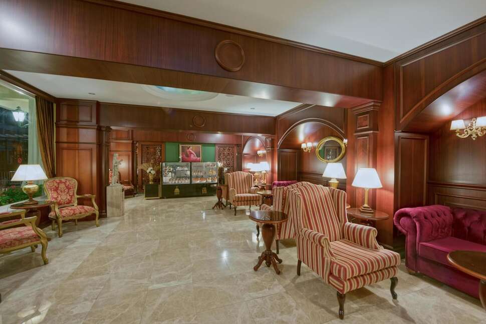 Een foto van het interieur van Antique Roman Palace Museum Hotel