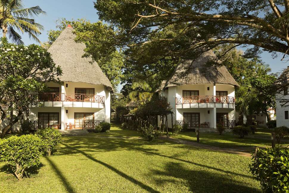 Een foto van de buitenkant van Neptune Village Beach Resort & Spa
