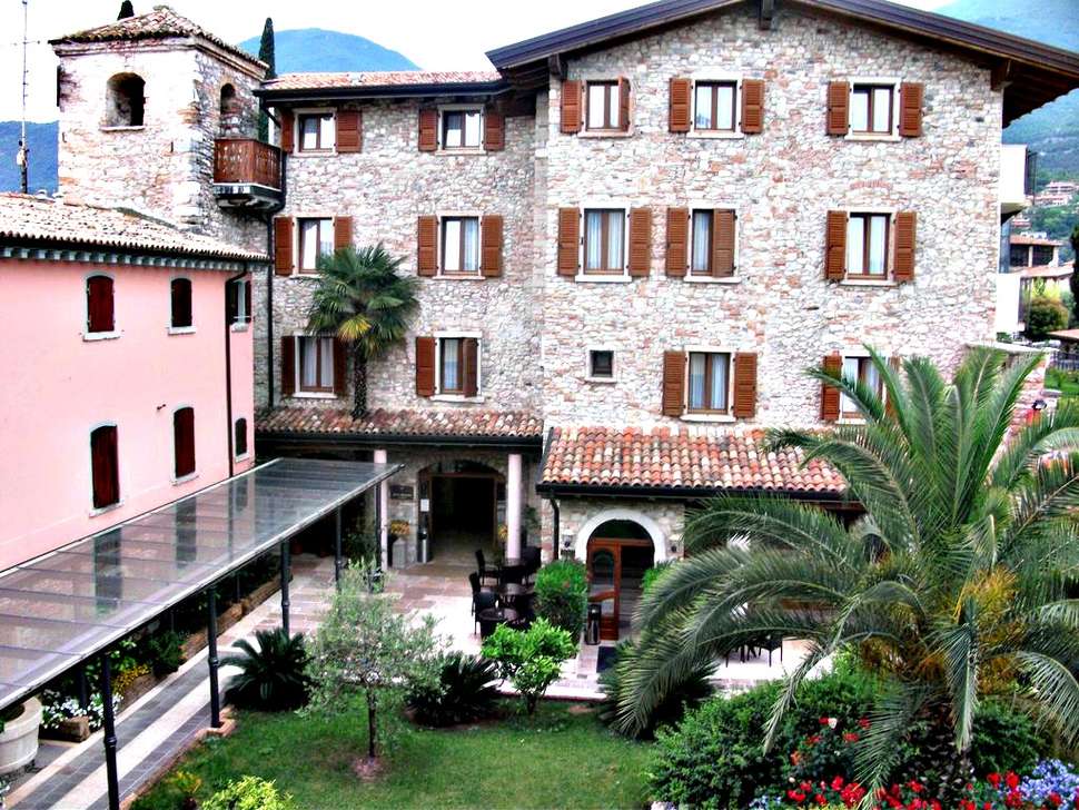 Een foto van de buitenkant van Hotel Antico Monastero